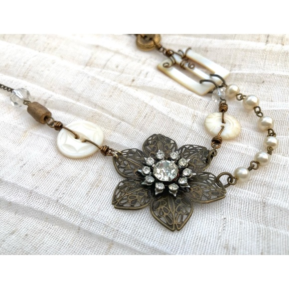 Asymmetrical Vintage-Style Modern Boho Necklace Bronze Metal Floral Shell - Picture 3 of 9